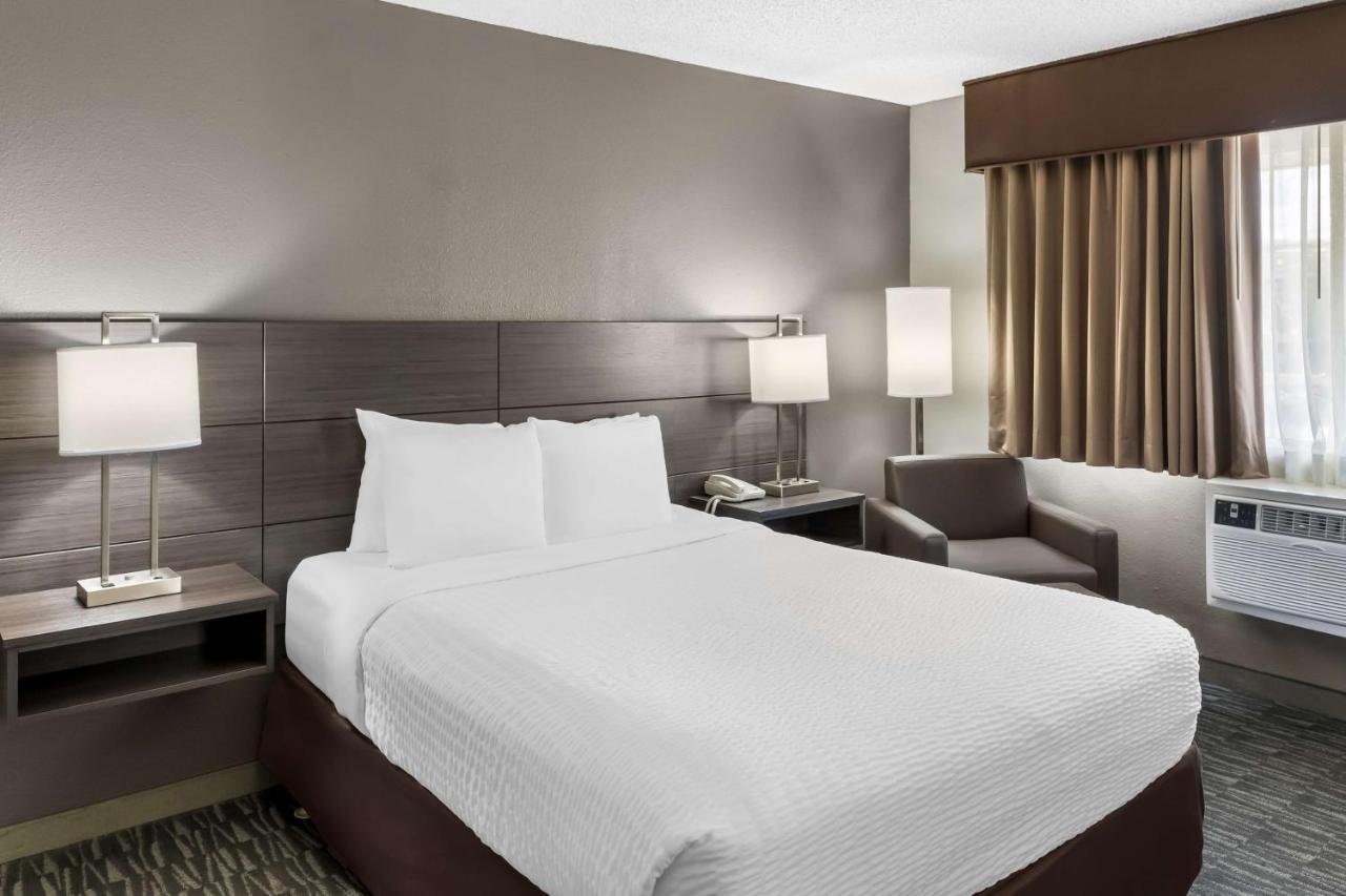 Queen Room - Non-Smoking at SureStay Hotel by Best Western SeaTac Airport North