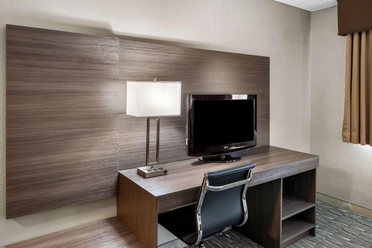 Queen Room - Non-Smoking at SureStay Hotel by Best Western SeaTac Airport North