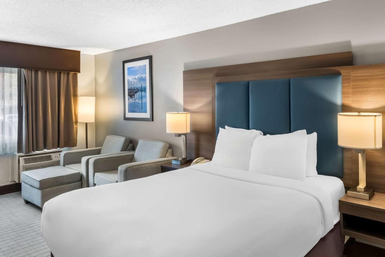 Queen Room - Mobility Access at SureStay Hotel by Best Western SeaTac Airport North
