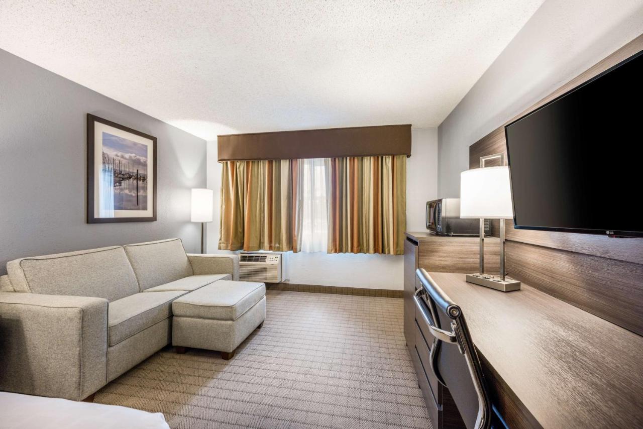 King Room with Sofabed at SureStay Hotel by Best Western SeaTac Airport North