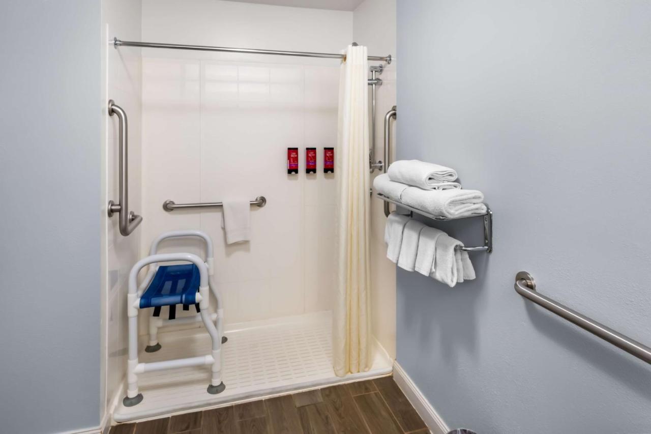 Queen Room - Mobility Access at SureStay Hotel by Best Western SeaTac Airport North