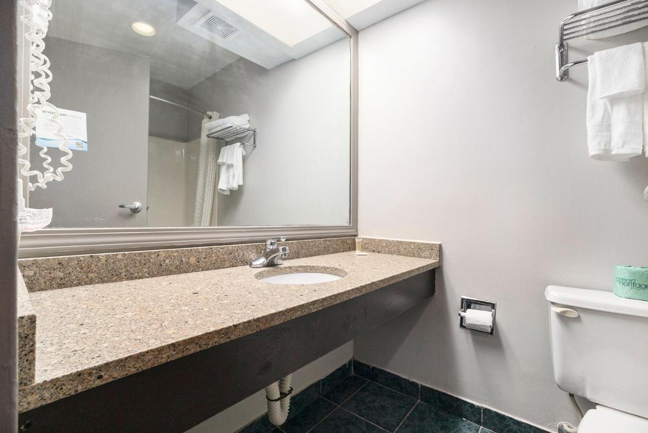 | Clarion Inn & Suites