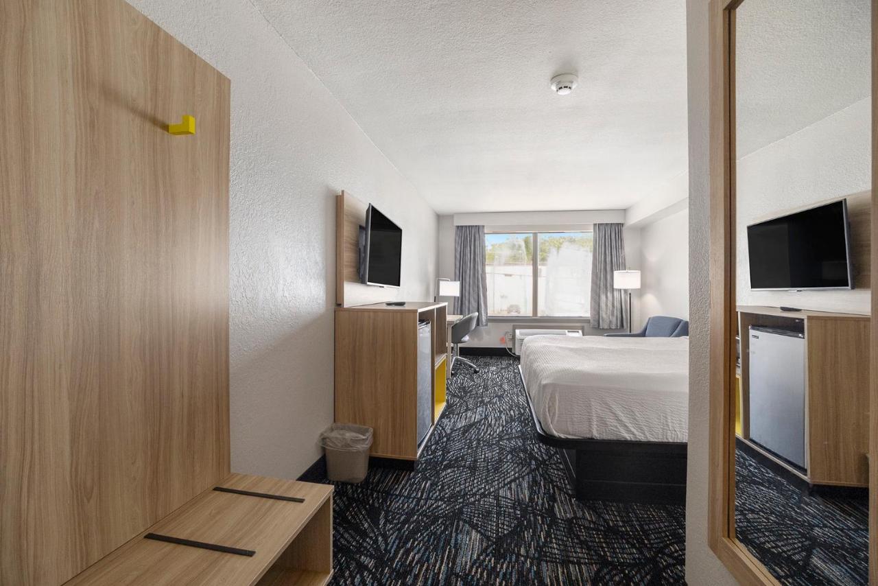 | Clarion Inn & Suites