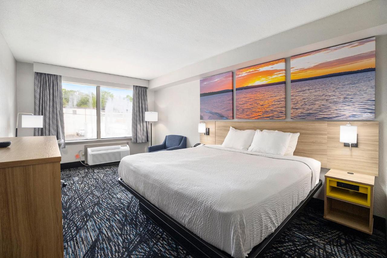 | Clarion Inn & Suites