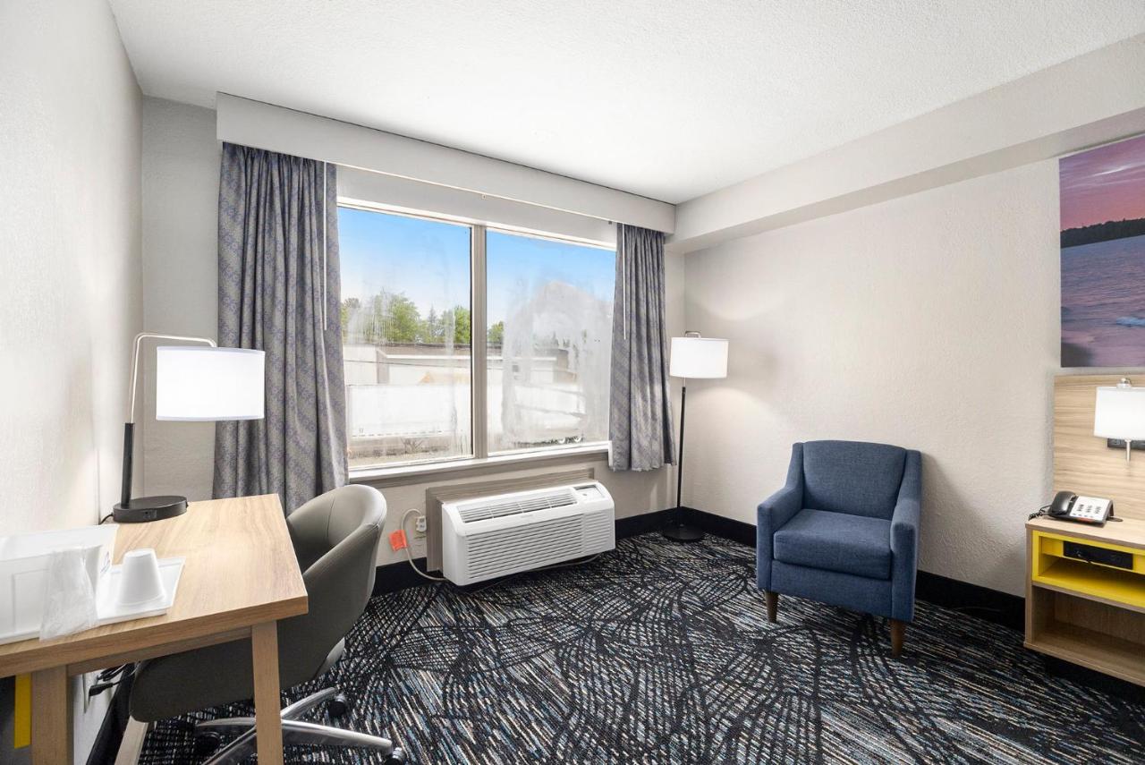 | Clarion Inn & Suites