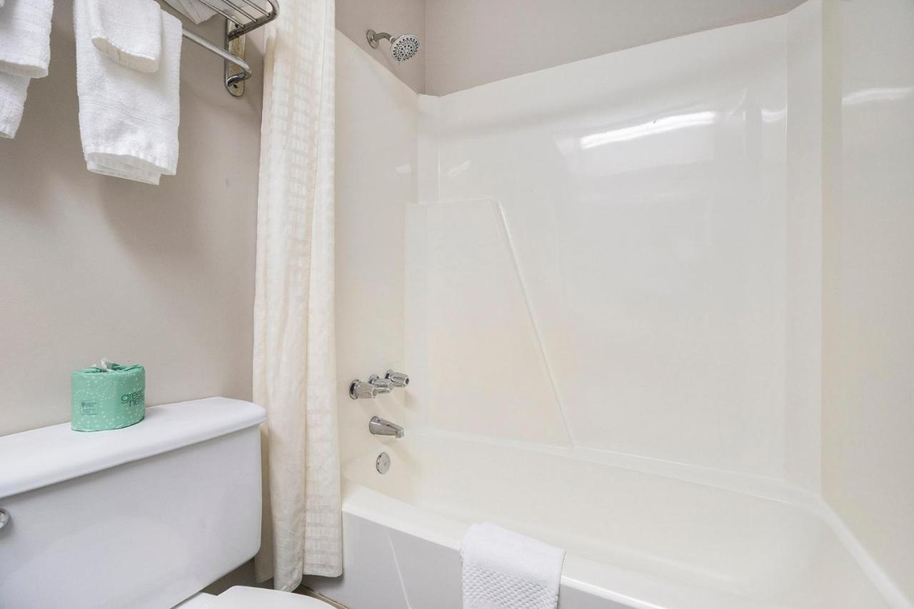 | Clarion Inn & Suites