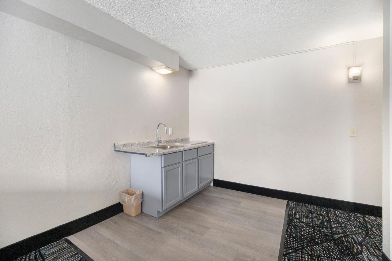 | Clarion Inn & Suites