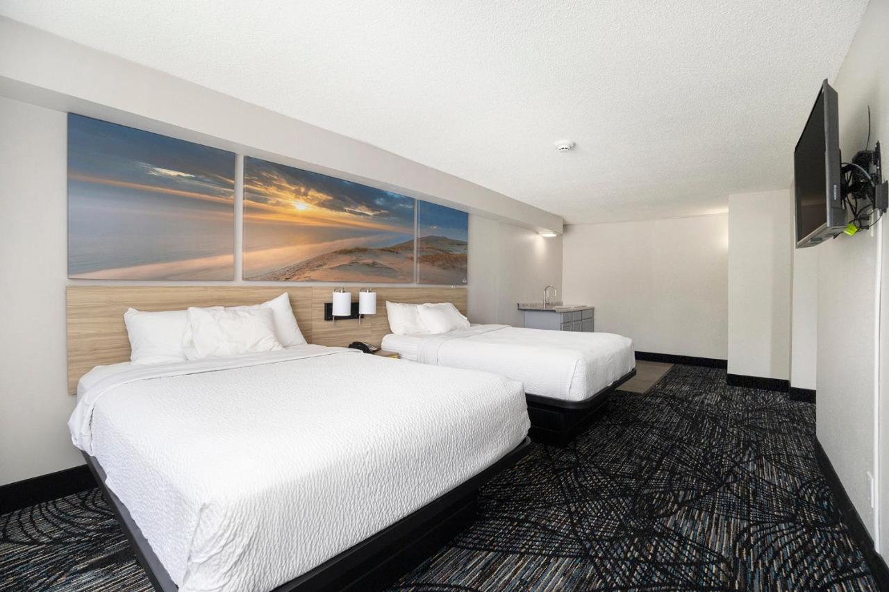 | Clarion Inn & Suites