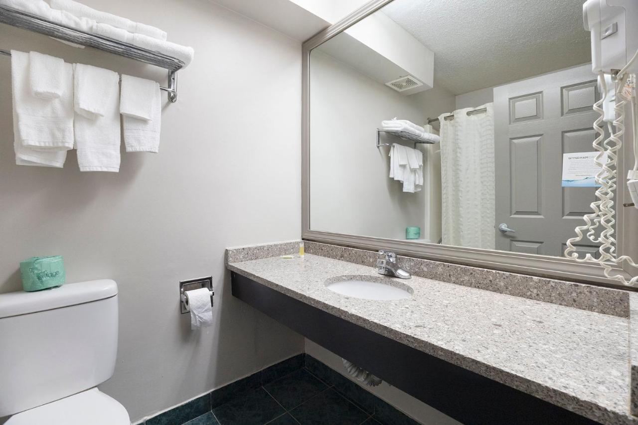 | Clarion Inn & Suites