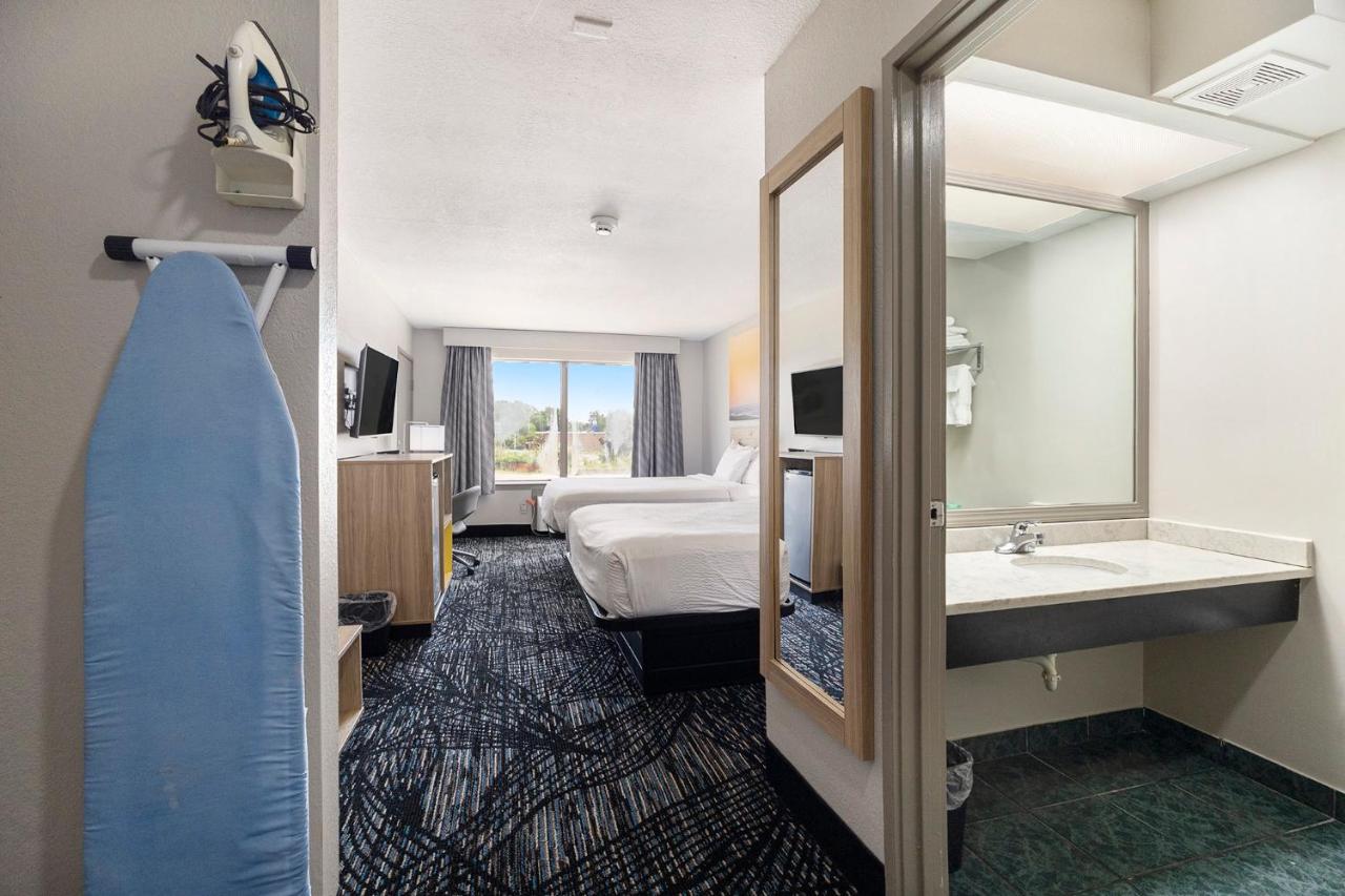 | Clarion Inn & Suites