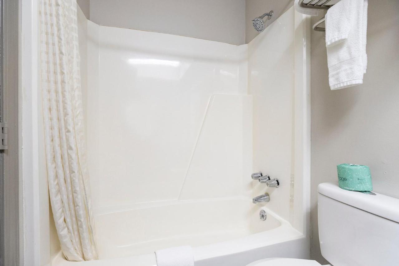 | Clarion Inn & Suites