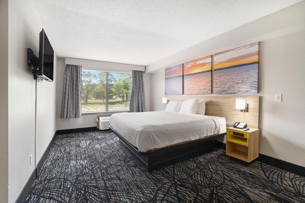| Clarion Inn & Suites