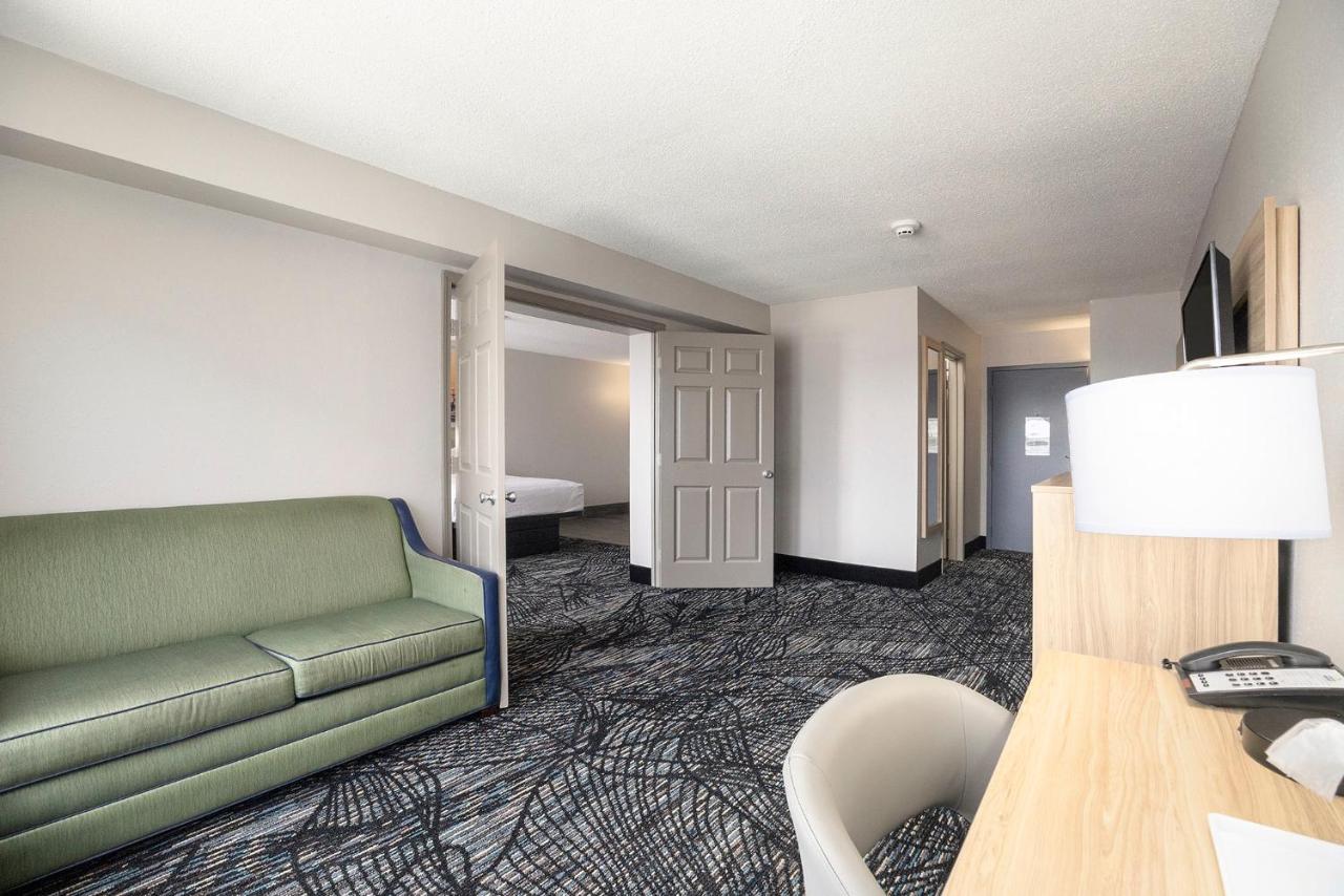  | Clarion Inn & Suites