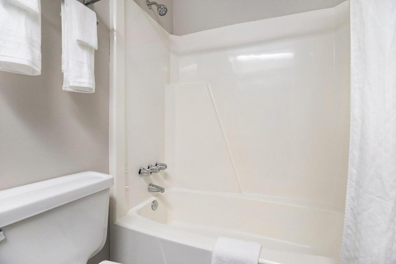 | Clarion Inn & Suites