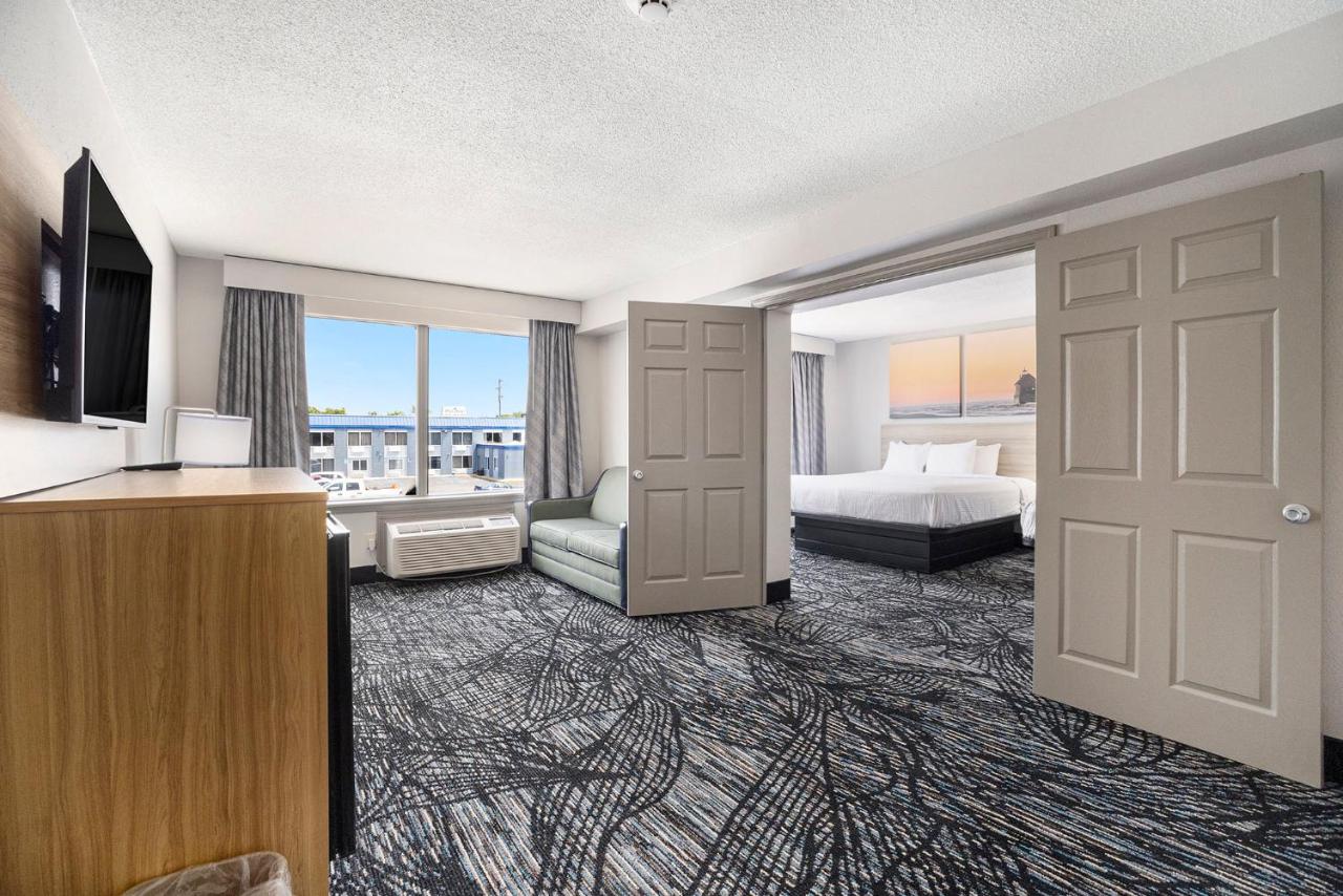 | Clarion Inn & Suites