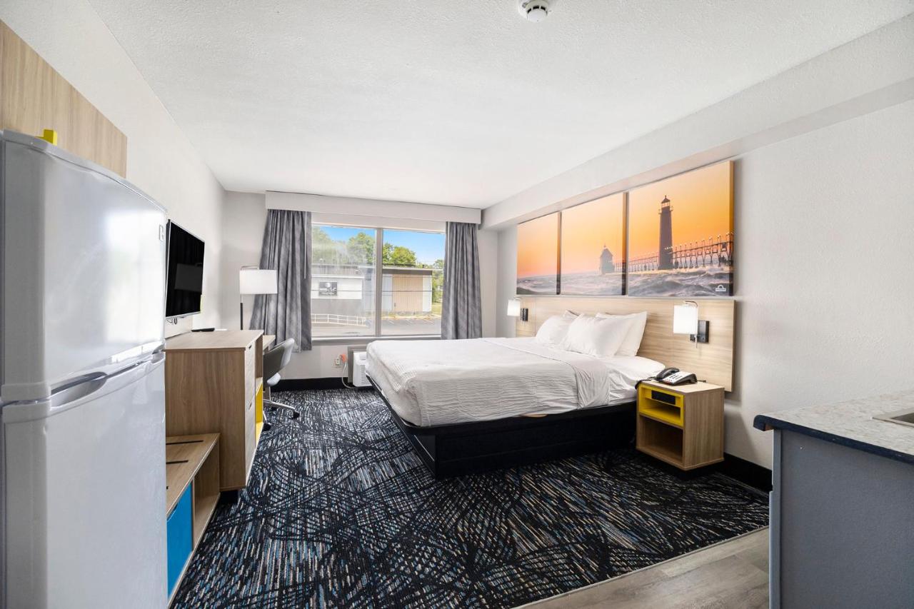 | Clarion Inn & Suites