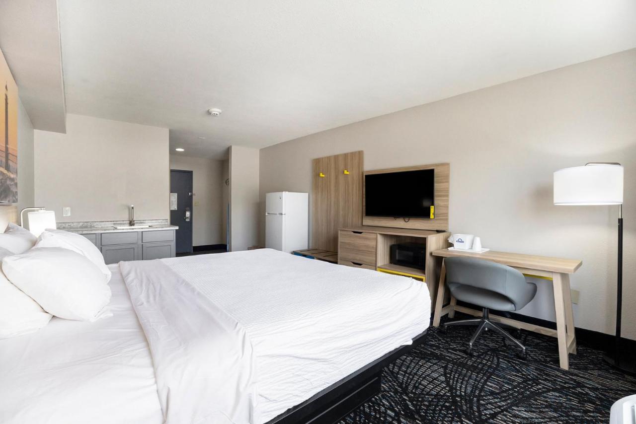 | Clarion Inn & Suites