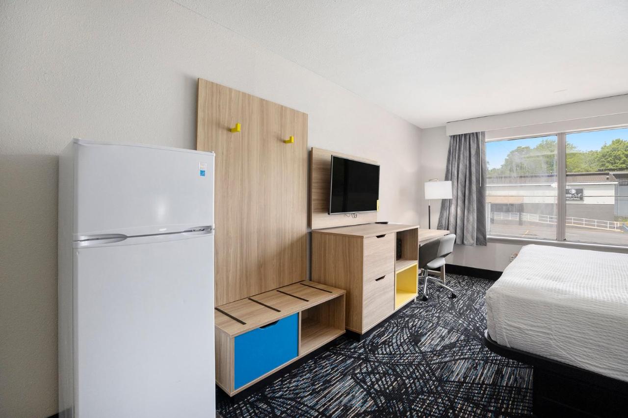 | Clarion Inn & Suites