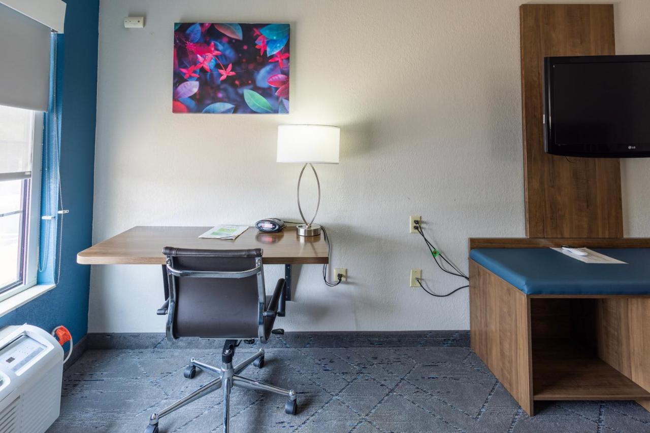 | Countryside Inn and Suites
