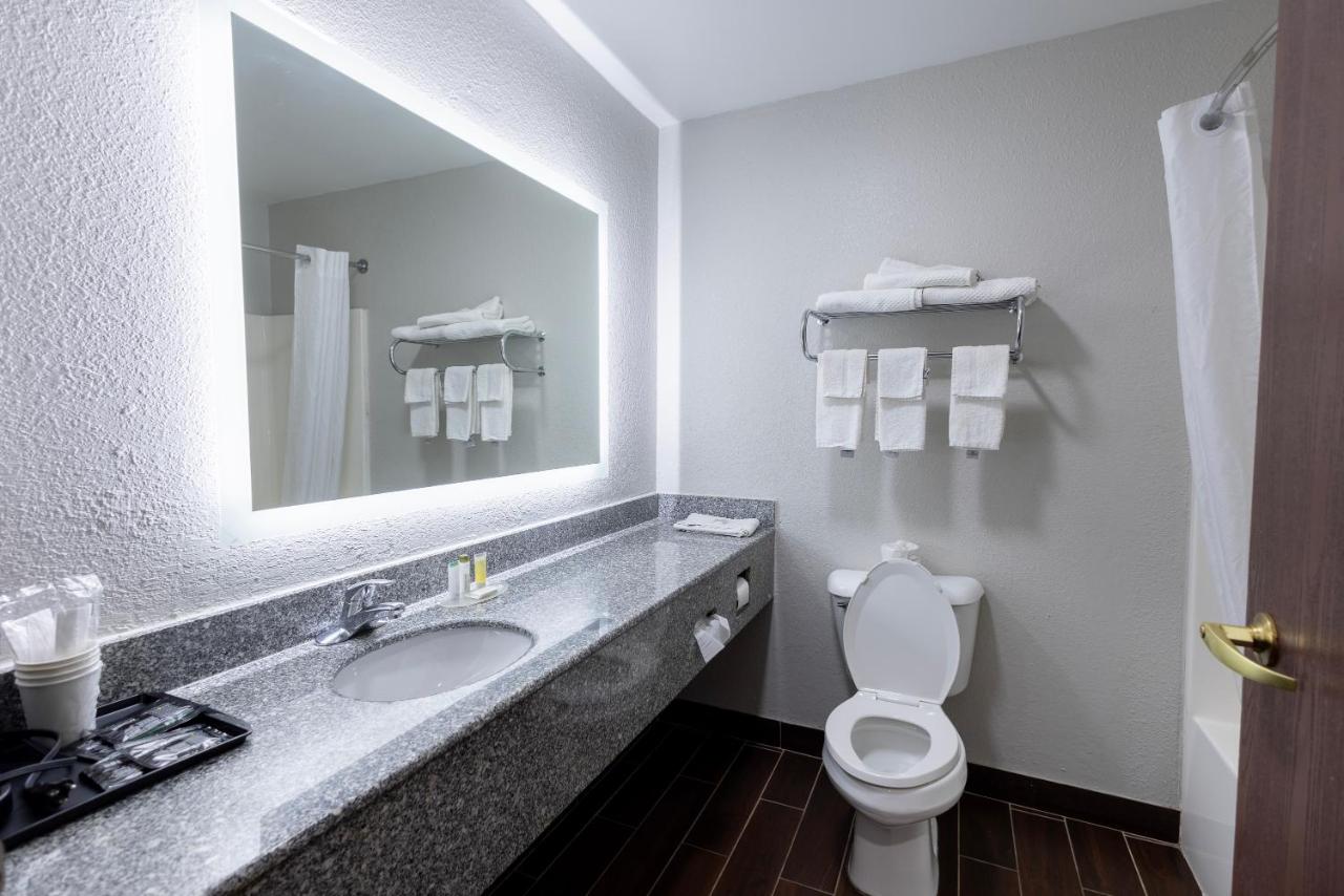 | Countryside Inn and Suites