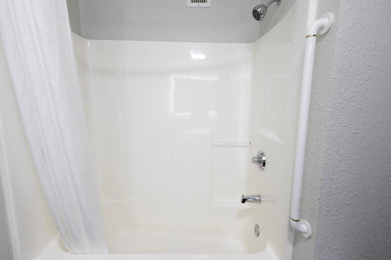 | Countryside Inn and Suites