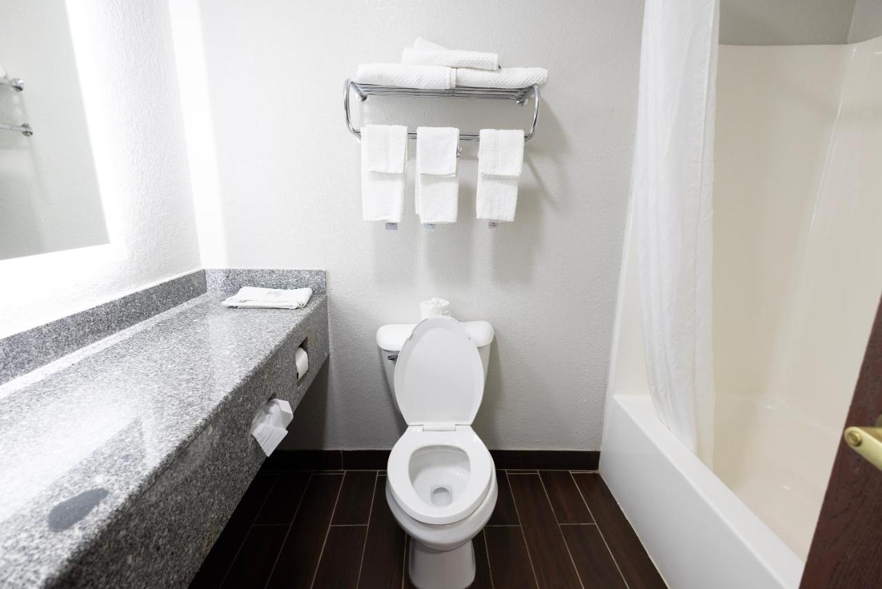 | Countryside Inn and Suites