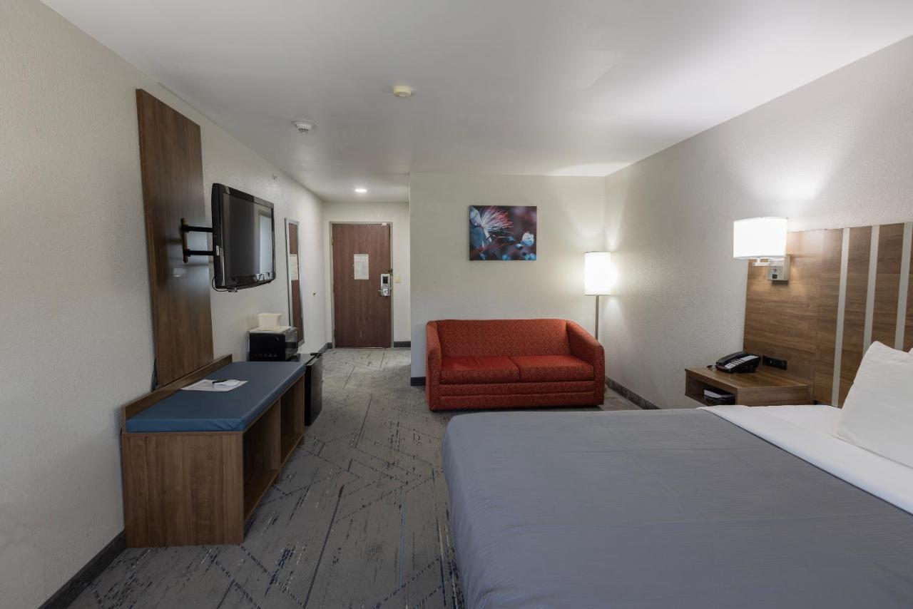 | Countryside Inn and Suites