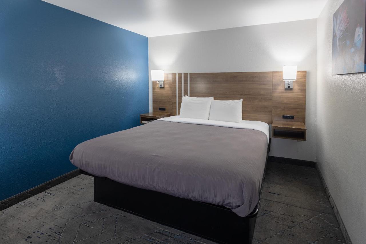 | Countryside Inn and Suites