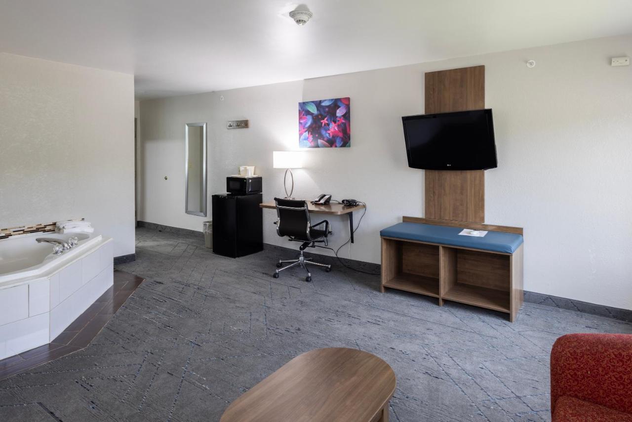 | Countryside Inn and Suites