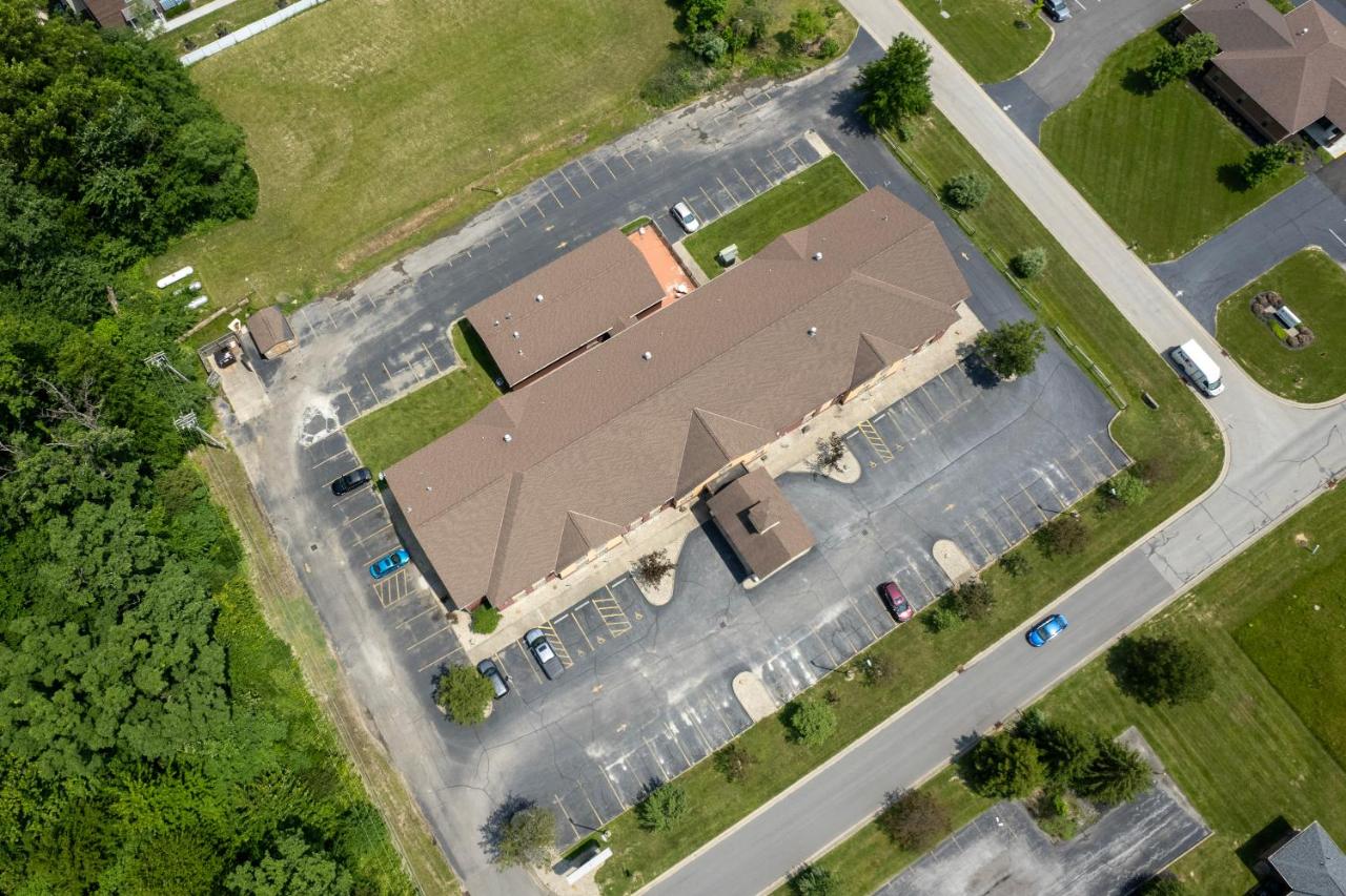 | Countryside Inn and Suites