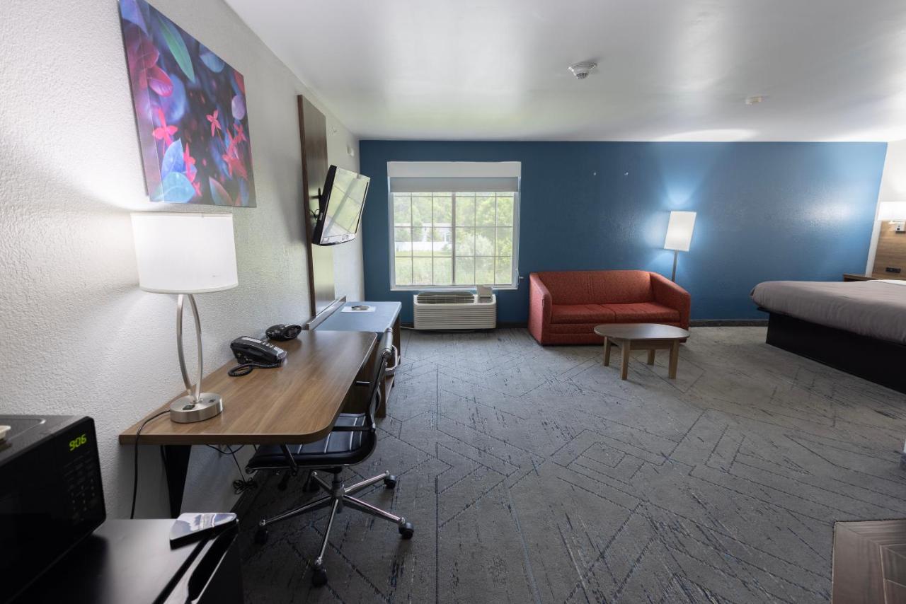 | Countryside Inn and Suites