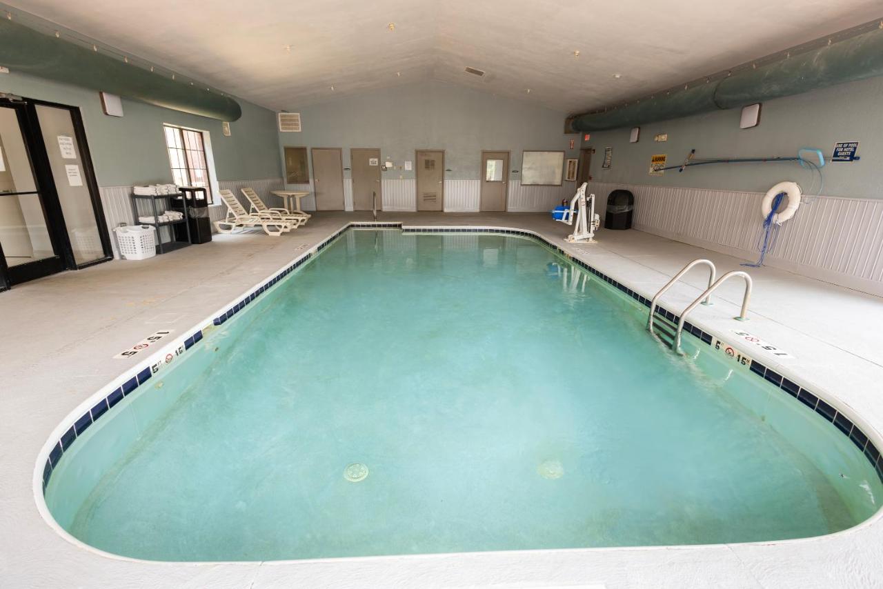 | Countryside Inn and Suites