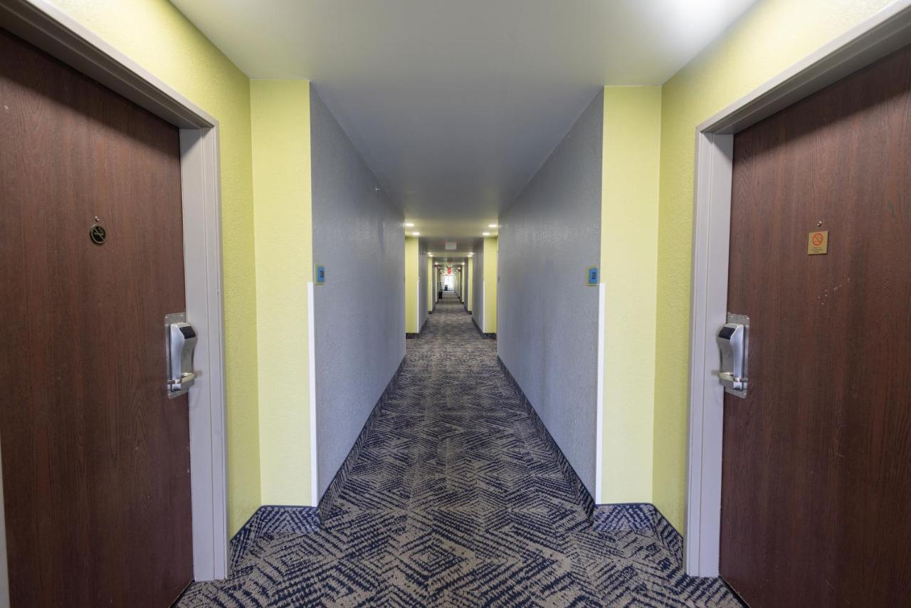 | Countryside Inn and Suites