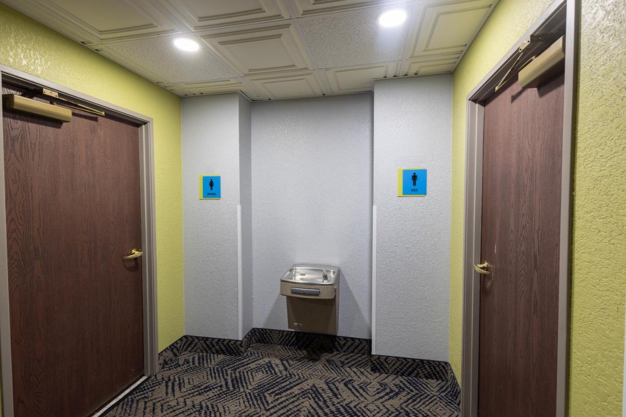 | Countryside Inn and Suites