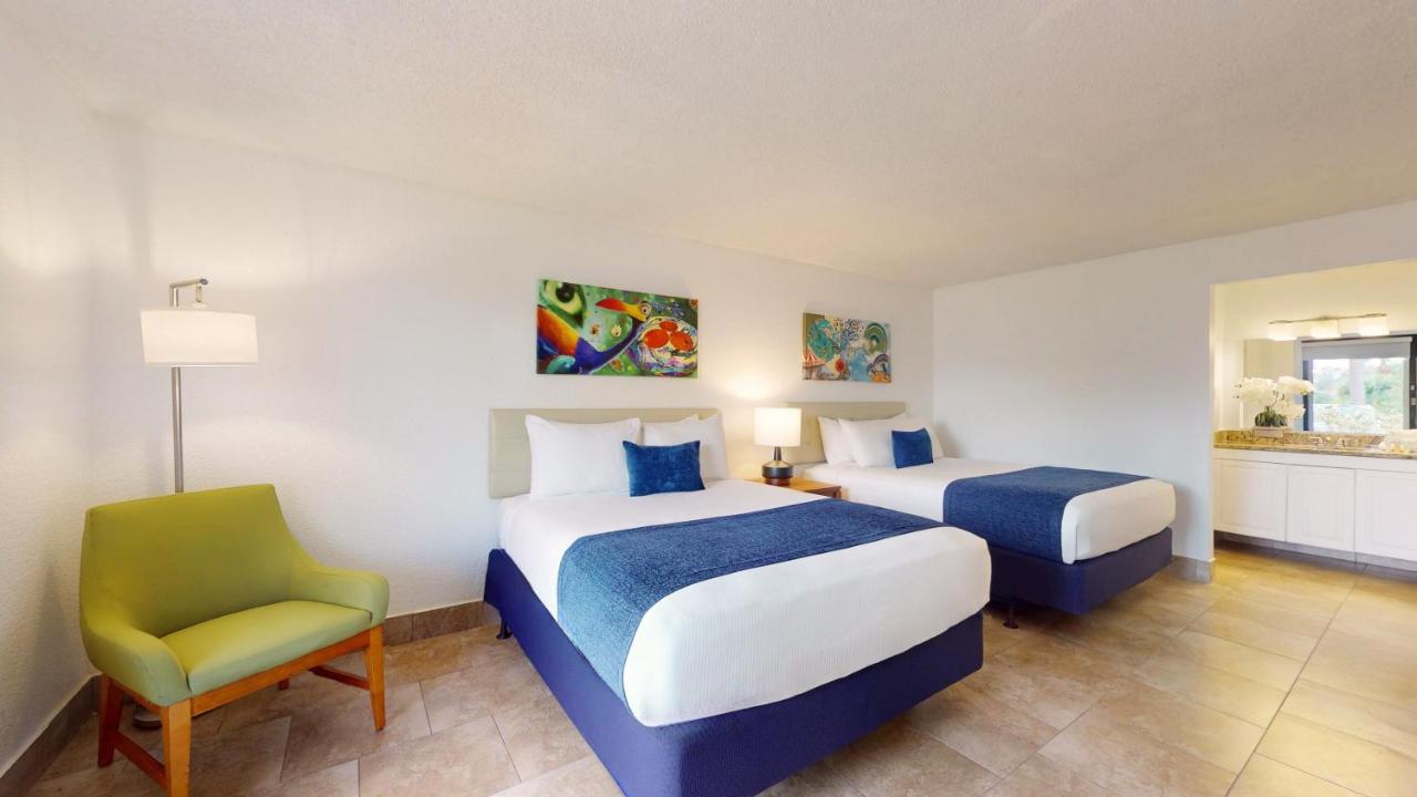 Deluxe Queen Room with Two Queen Beds at Park Royal Orlando managed by Accor