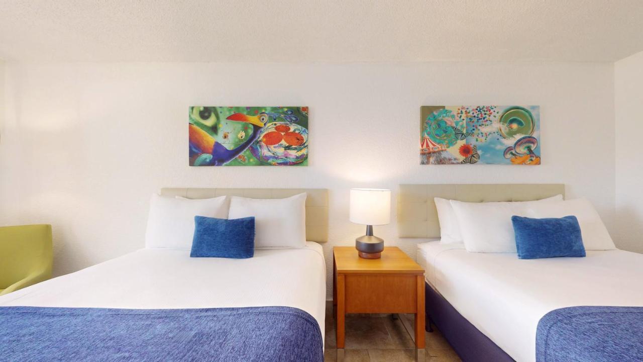 Deluxe Queen Room with Two Queen Beds at Park Royal Orlando managed by Accor