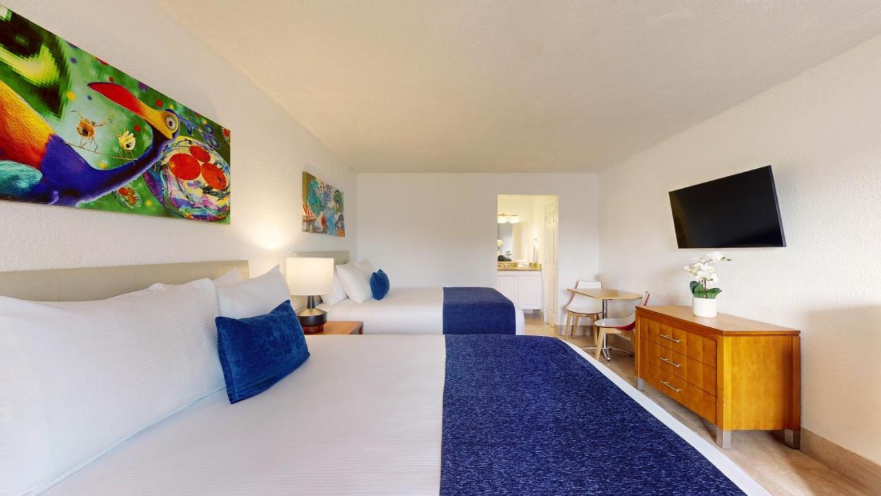 Deluxe Queen Room with Two Queen Beds at Park Royal Orlando managed by Accor