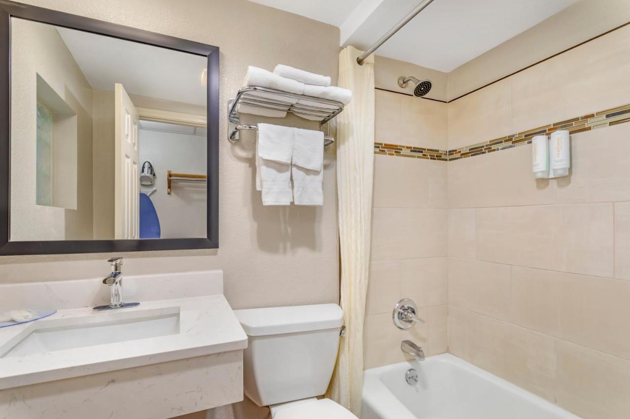 King Room - Non-Smoking at Econo Lodge Inn & Suites Gatlinburg at the Convention Center