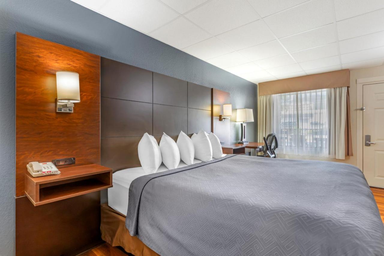 King Room - Non-Smoking at Econo Lodge Inn & Suites Gatlinburg at the Convention Center