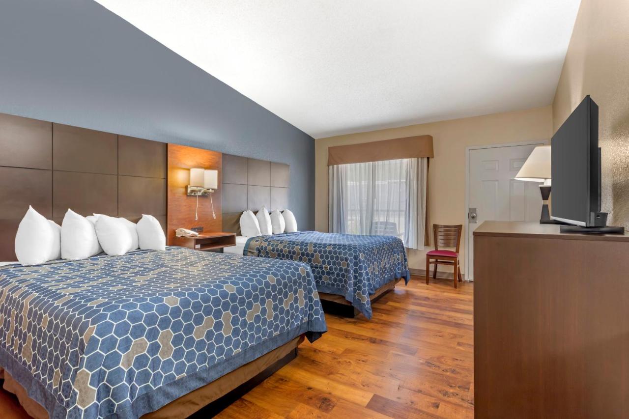 Queen Room with Two Queen Beds - Non-Smoking at Econo Lodge Inn & Suites Gatlinburg at the Convention Center