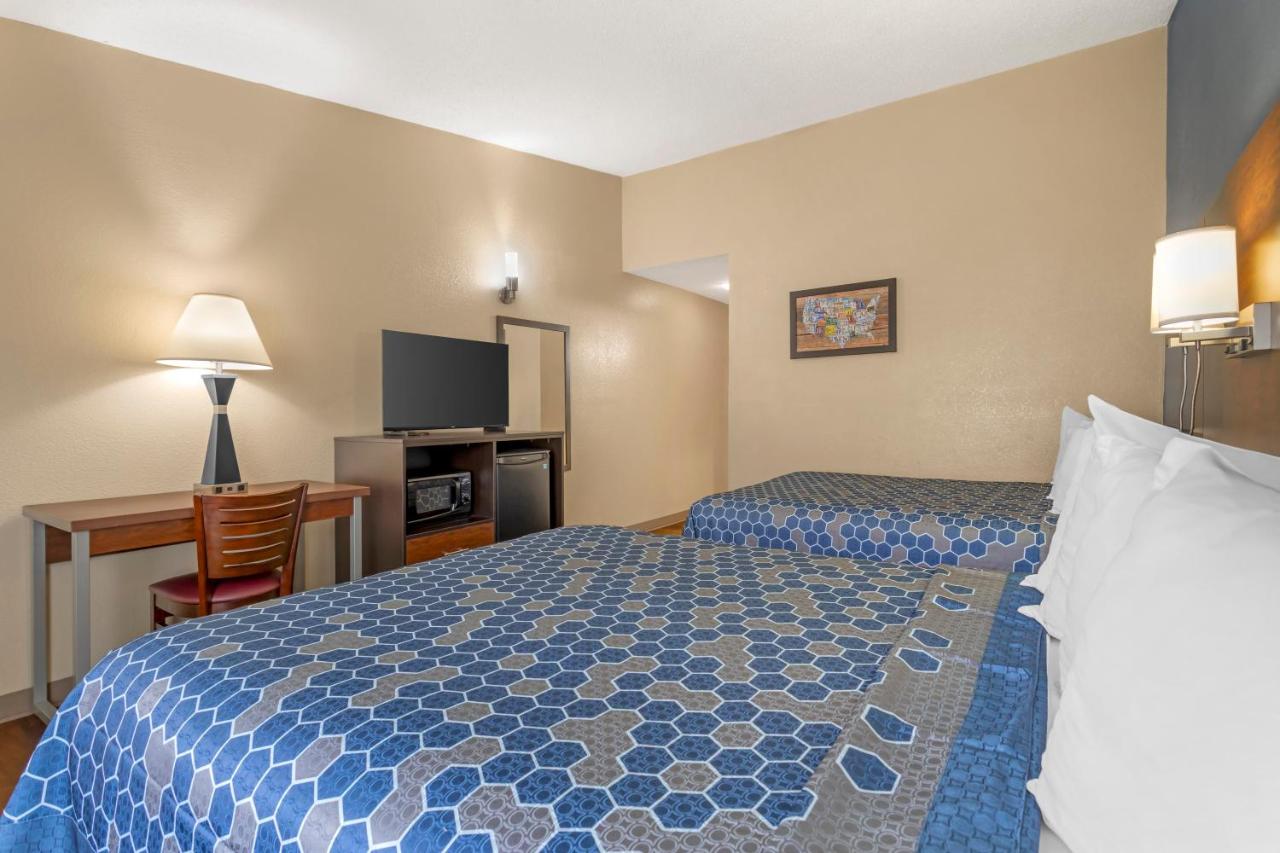 Queen Room with Two Queen Beds - Non-Smoking at Econo Lodge Inn & Suites Gatlinburg at the Convention Center