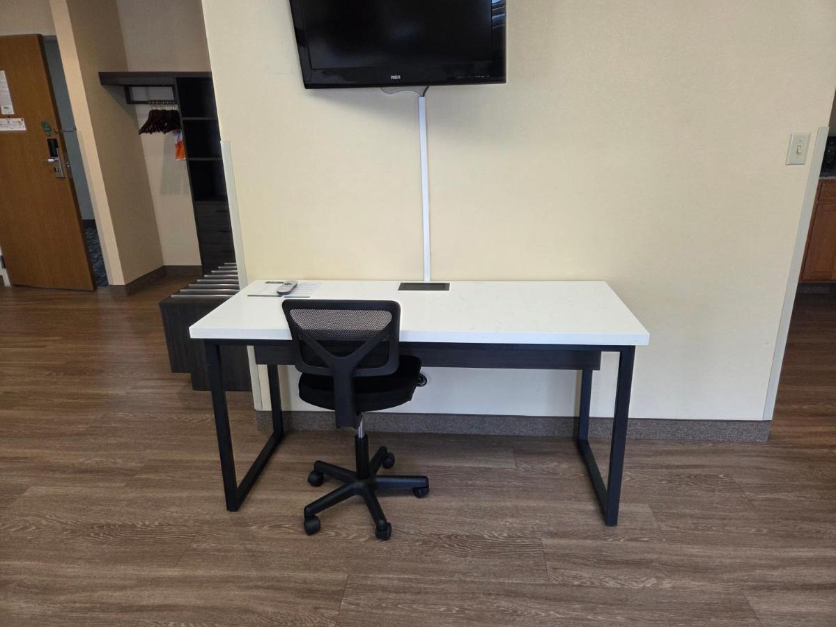 | Quality Inn & Suites Bellville - Mansfield