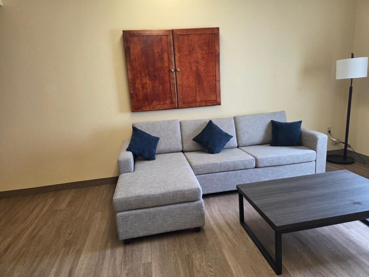 | Quality Inn & Suites Bellville - Mansfield