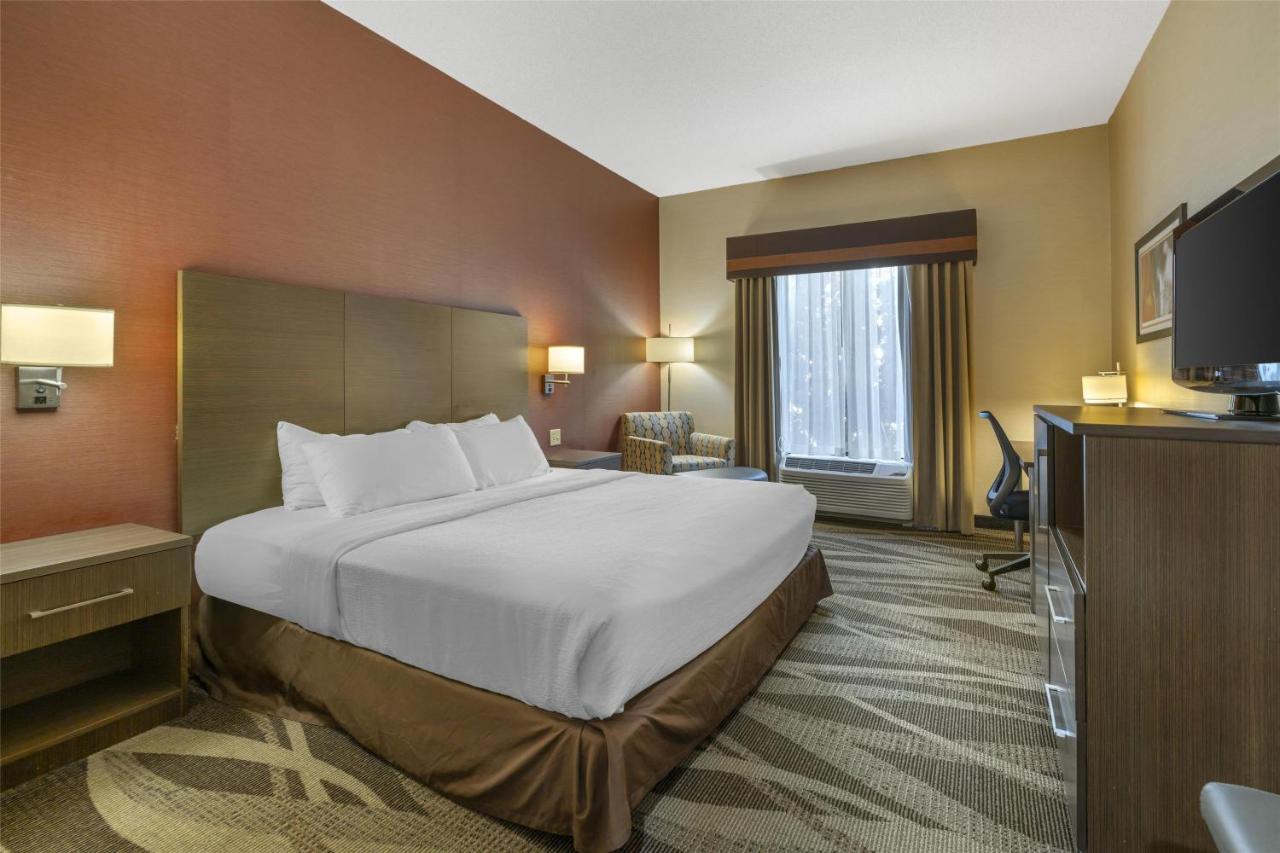 King Room with Roll-In Shower - Disability Access at Best Western Plus University Inn