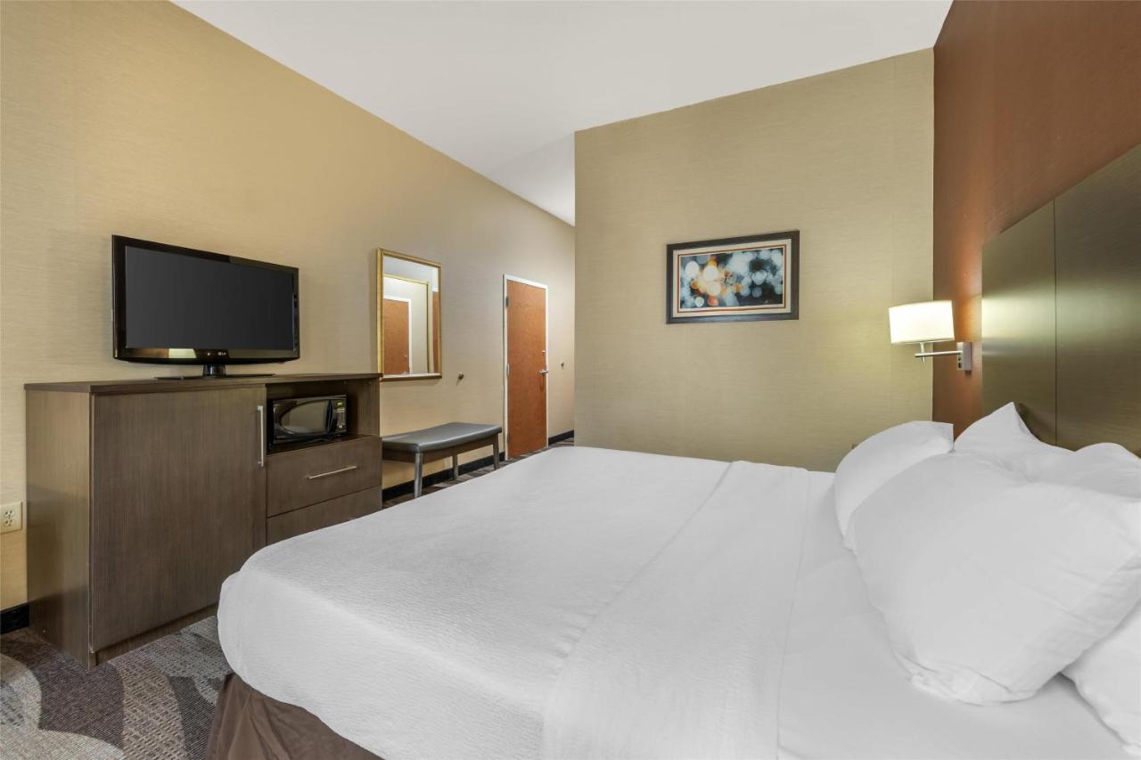 King Room with Roll-In Shower - Disability Access at Best Western Plus University Inn