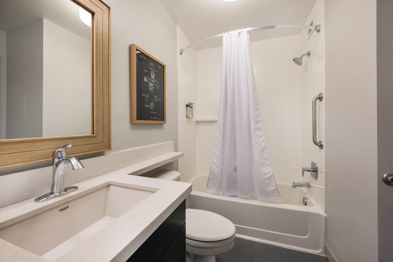 Suite at Sonesta Simply Suites Birmingham Hoover