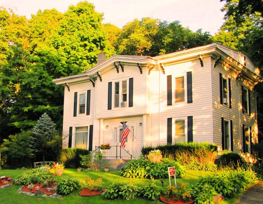| Kountry Living Bed and Breakfast