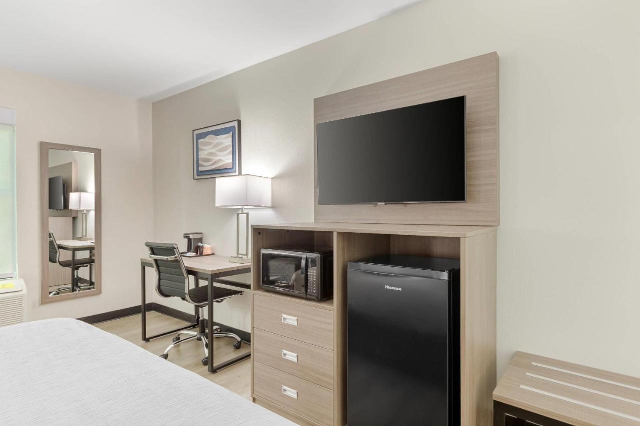 King Room - Non-Smoking at Quality Inn Washington