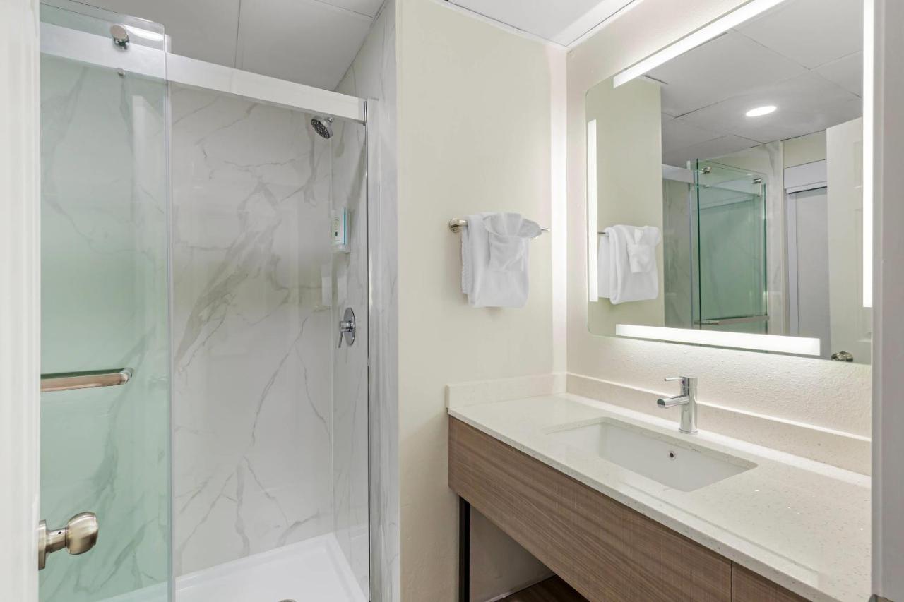 Room #49065213 at Quality Inn Washington