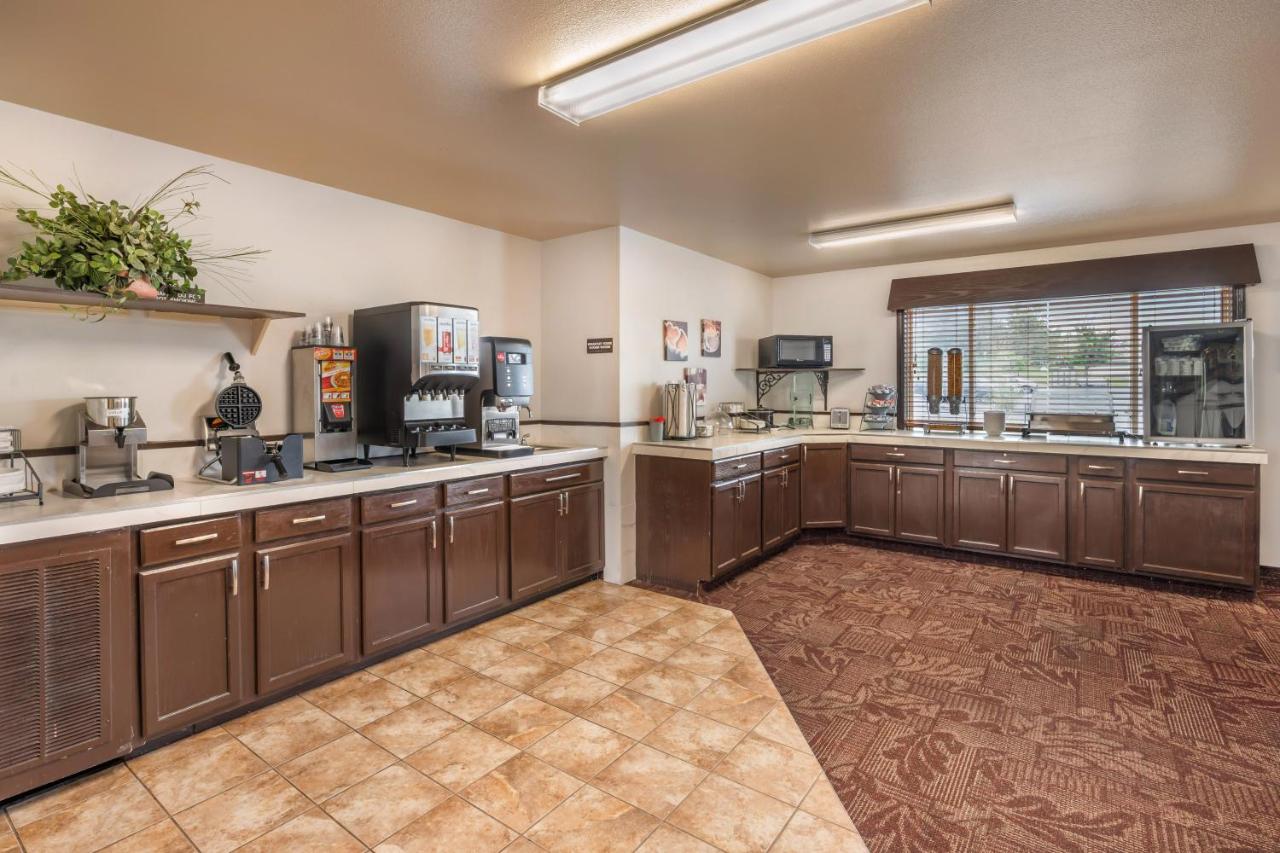 | Colstrip Inn & Suites